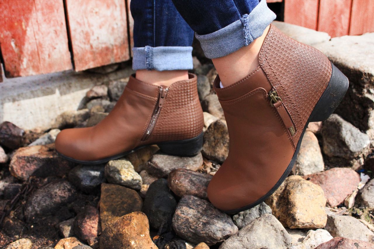 Rockport Works Carly Women's Steel Toe Safety Boot - Brown - Lifestyle View