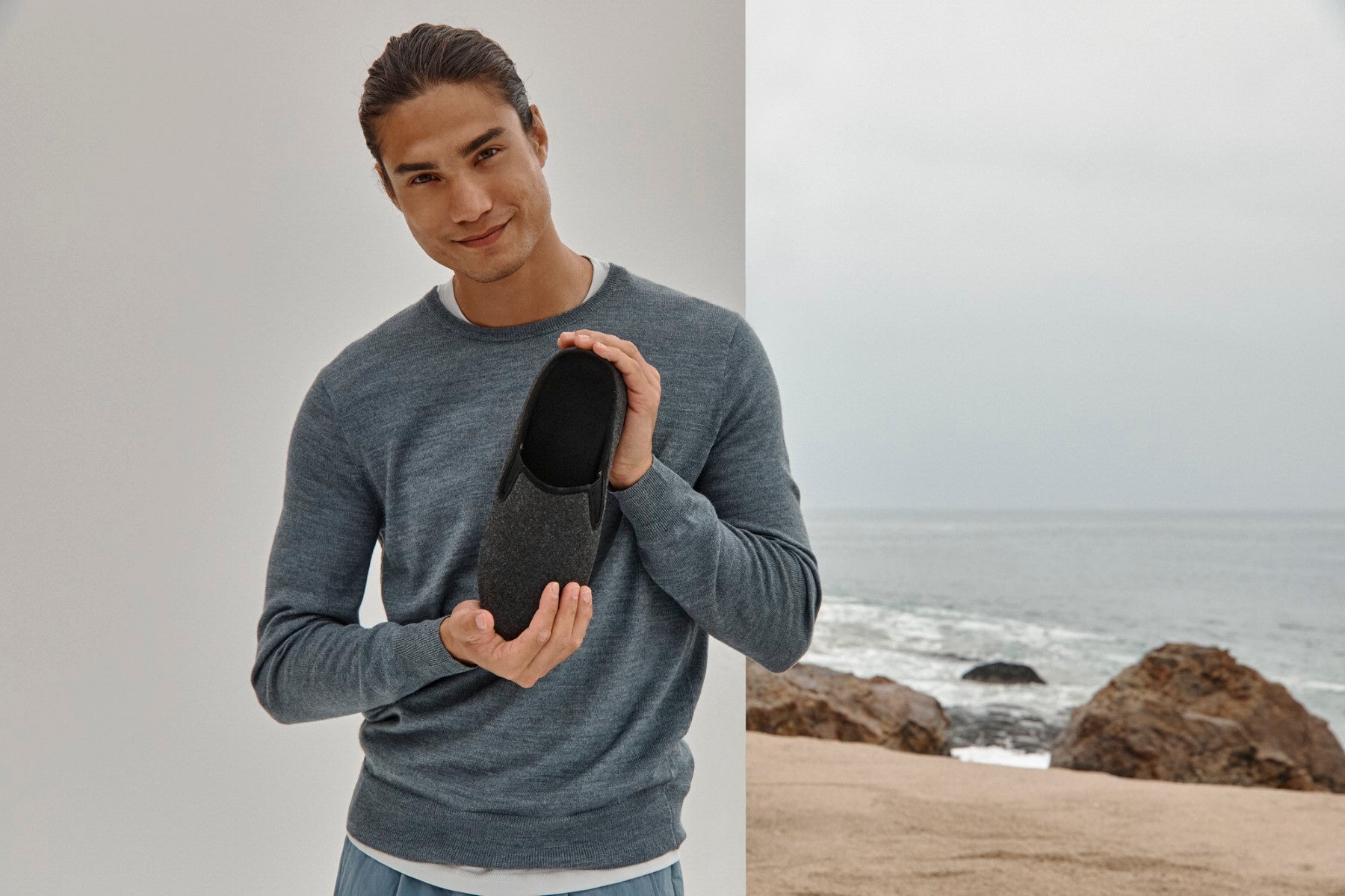 Vionic Unwind Men's Comfortable and Supportive Clog Slipper - Black Fabric - 0021-med