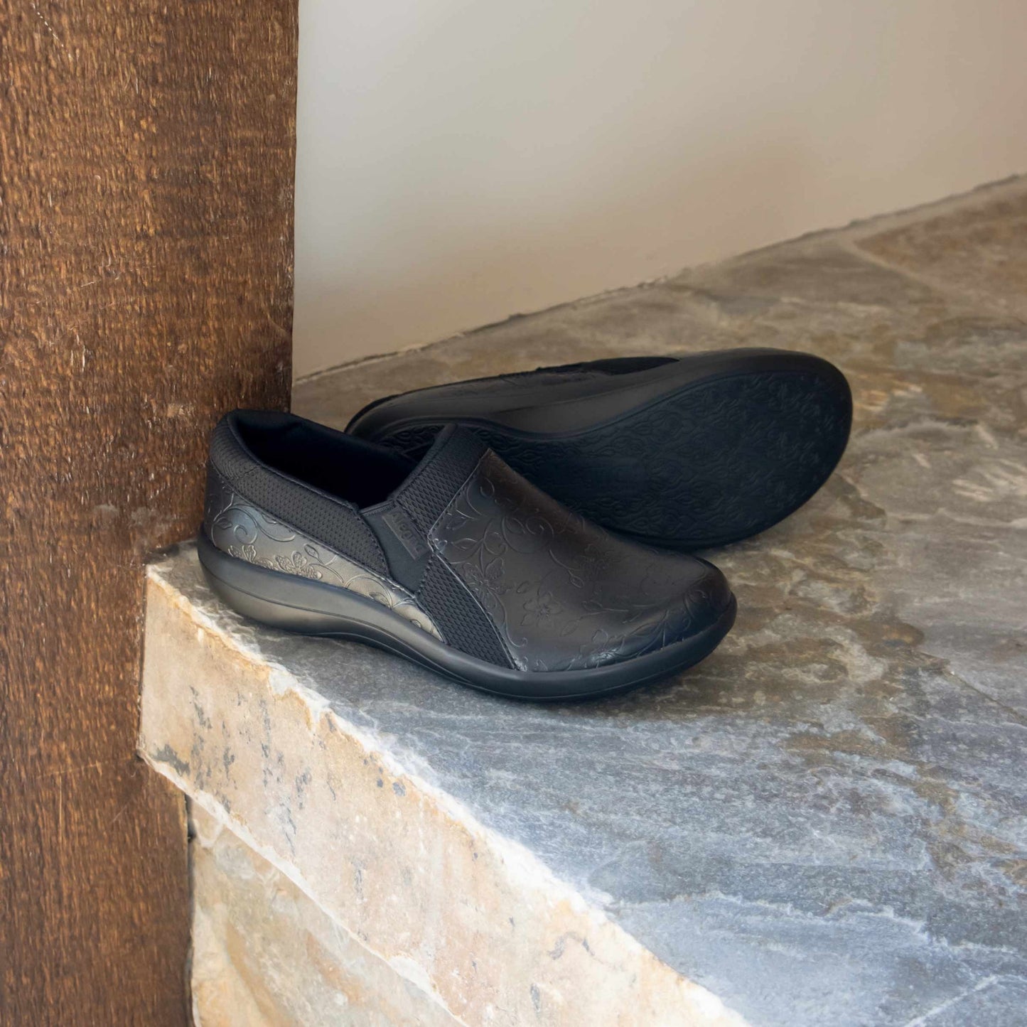 Alegria Duette Comfort Arch Support Women's Casual Shoe - Embloom Black - 2