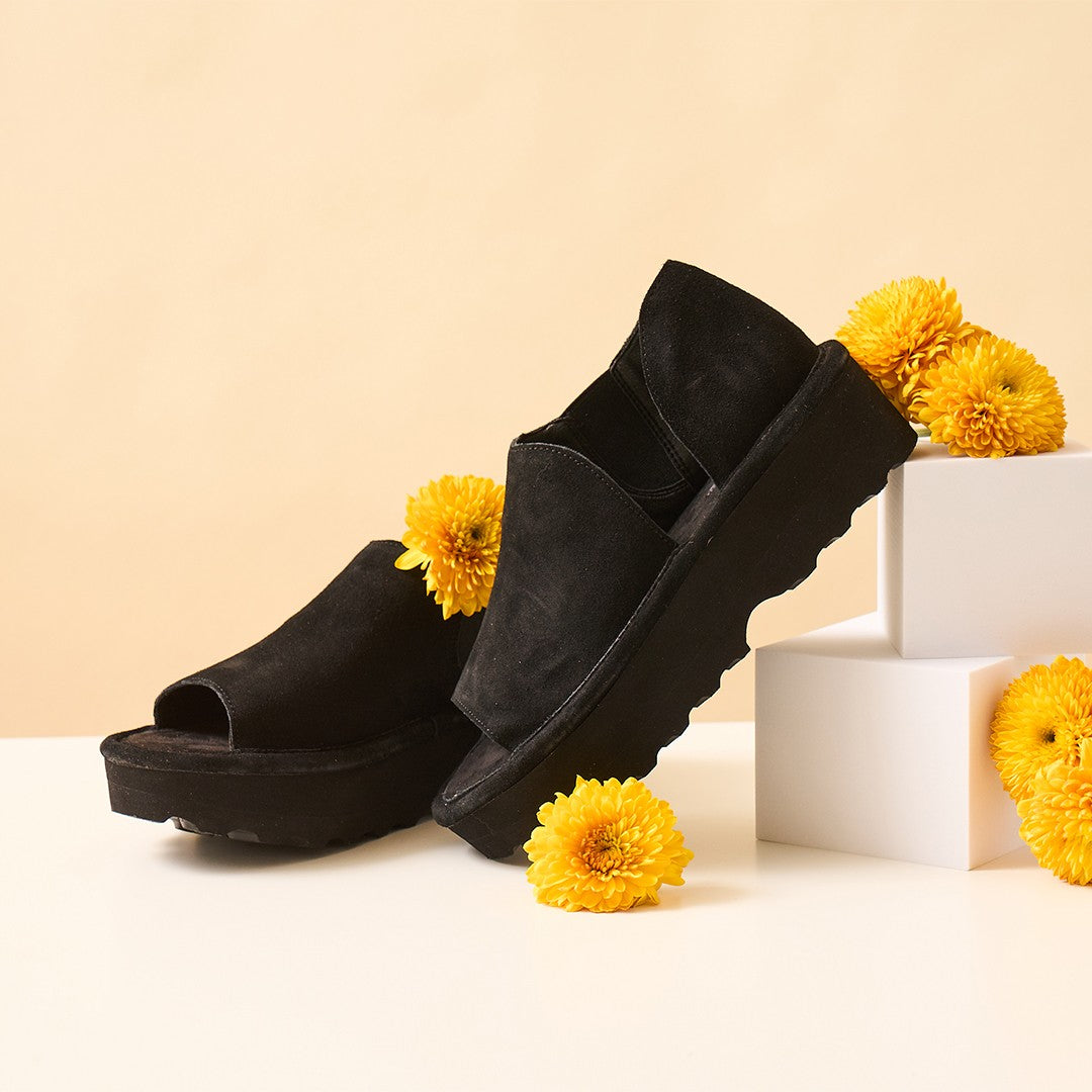 Bearpaw SAIL Women's Sandals - 3256W - Black - lifestyle view